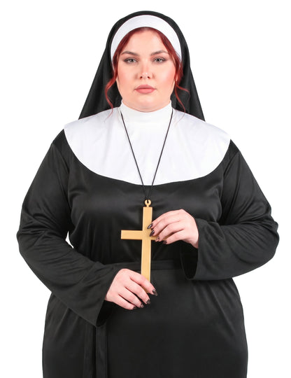 Costum de dimensiuni mari, sora bună