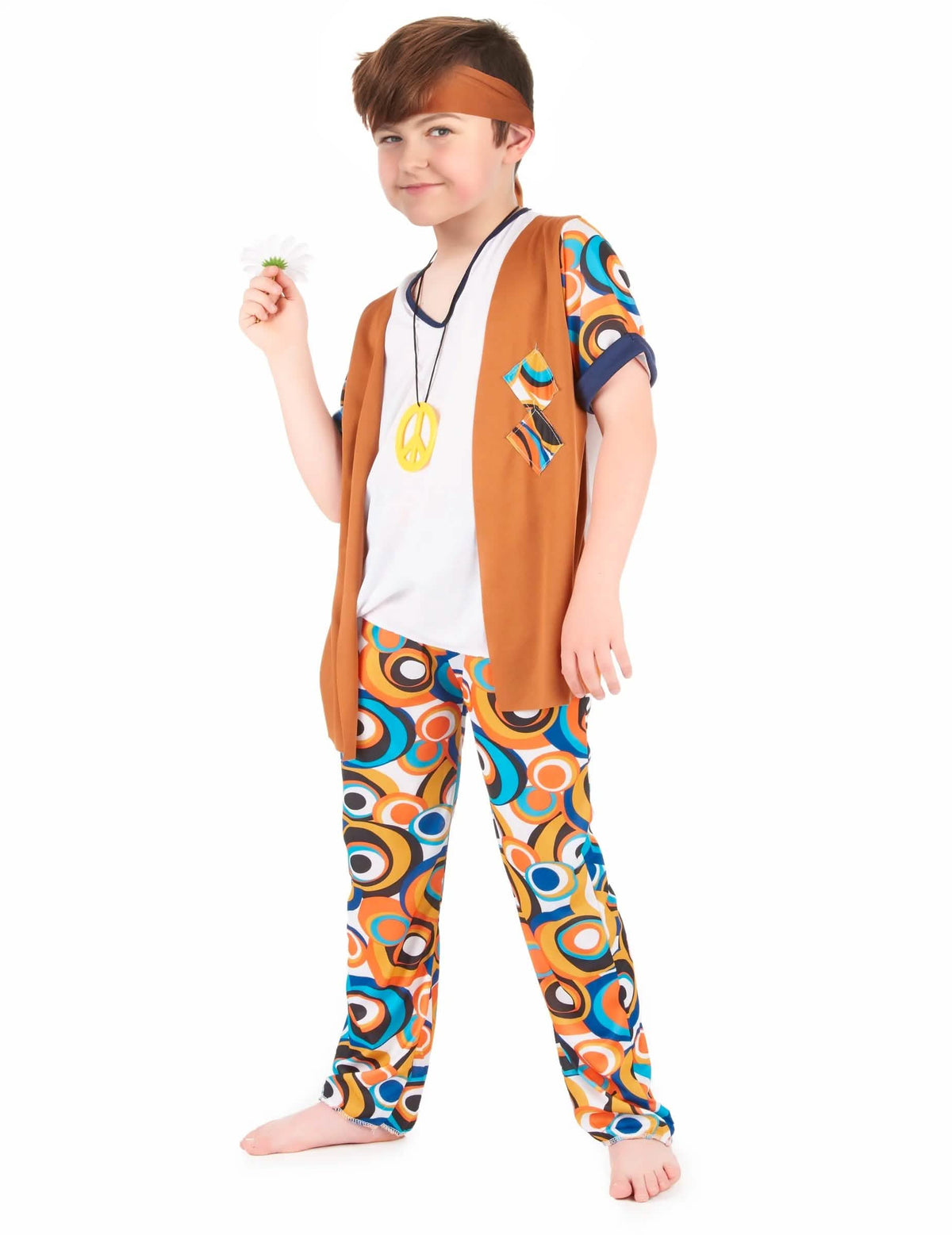 Detaliu al colierului peace and love și al florii costumului hippie pentru băiat
