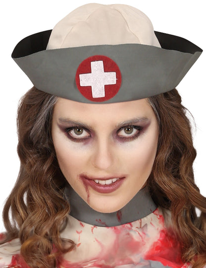 Adolescenta Zombie Nurse deghizată