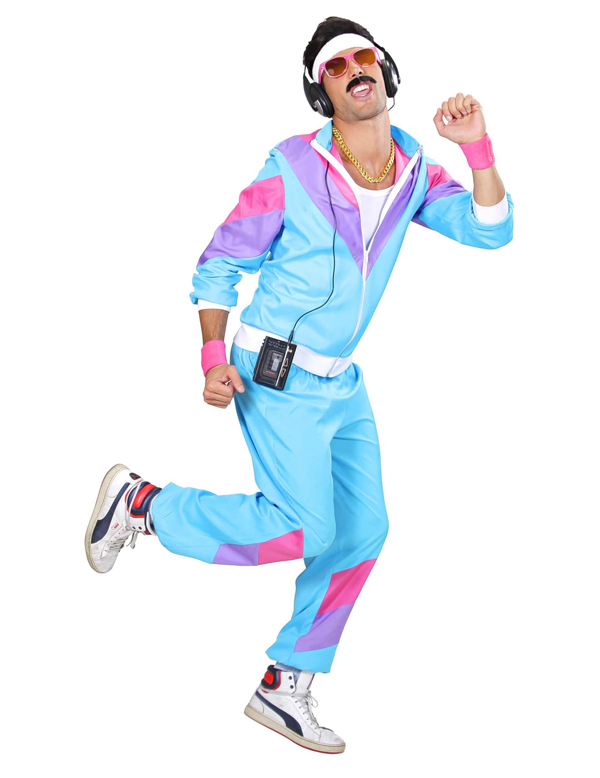 Vedere din față în mișcare a costumului de jogging din anii '80 pentru bărbat