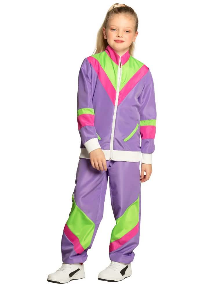 Vedere laterală a costumului de jogging retro pentru copil
