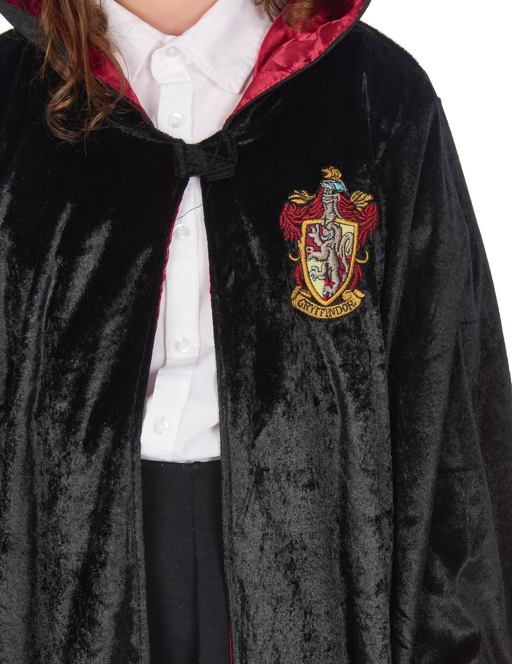 Prim-plan pe blazonul Gryffindor al costumului lux rochie Harry Potter pentru copil