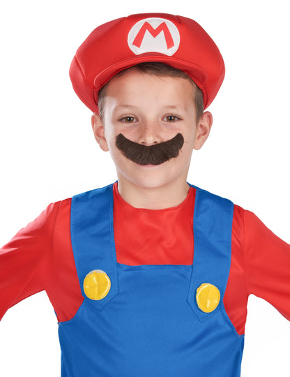 Gros plan sur la moustache et la casquette du déguisement Mario pour enfant