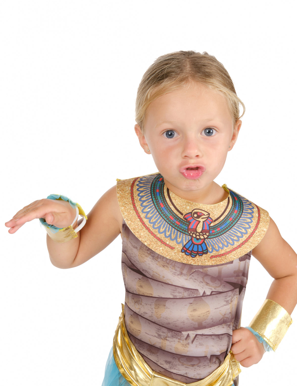 Détail du col égyptien et des bracelets dorés du déguisement de momie égyptienne