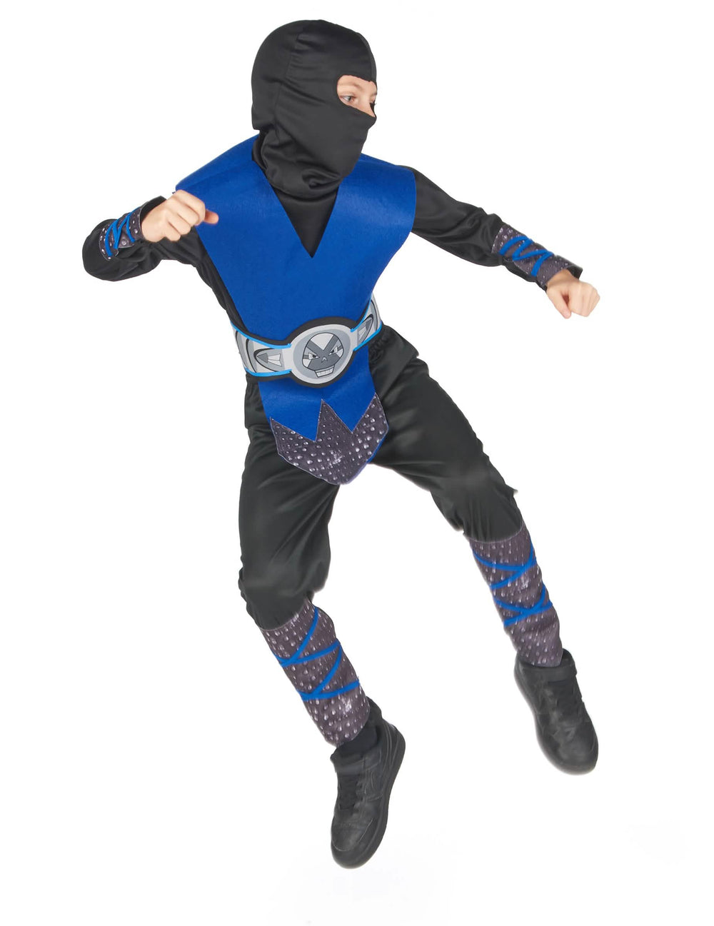 Vedere în plin salt a costumului de ninja pentru băiat