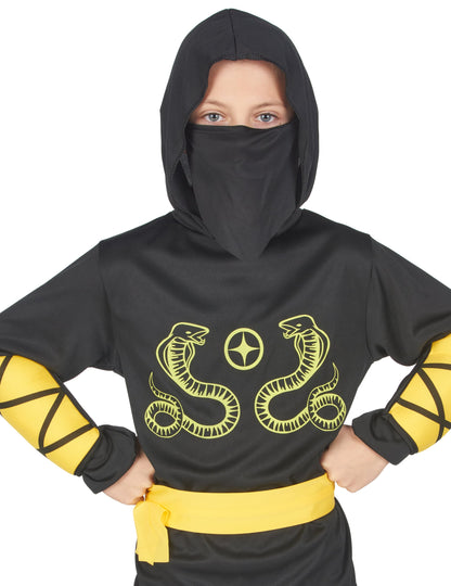 Détail du buste et de la cagoule du déguisement ninja pour garçon