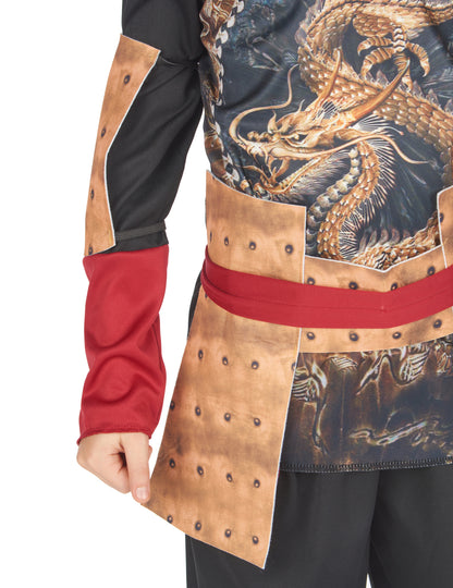 Costumul ninja al băiatului tradițional