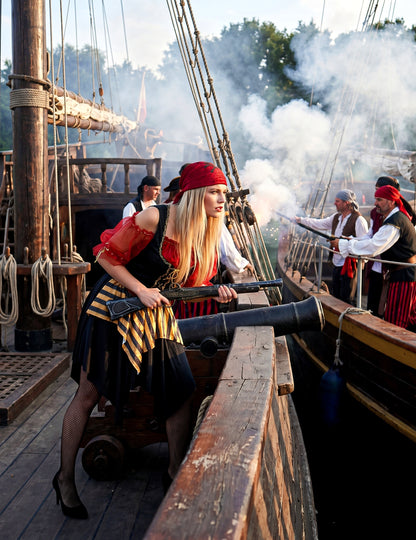 Pirate deghizare cu femeia Tulle