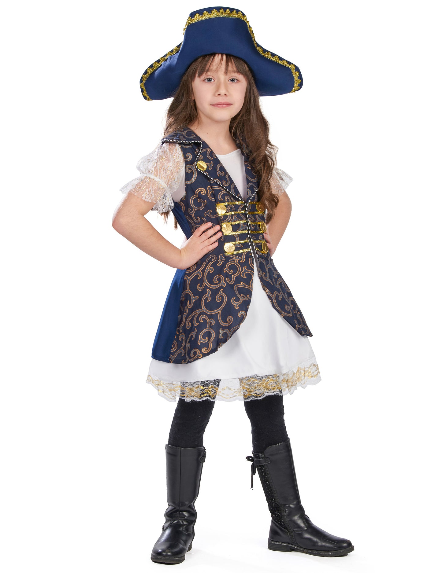 Poză frontală cu mâinile pe șolduri din costumul de pirat pentru fetițe