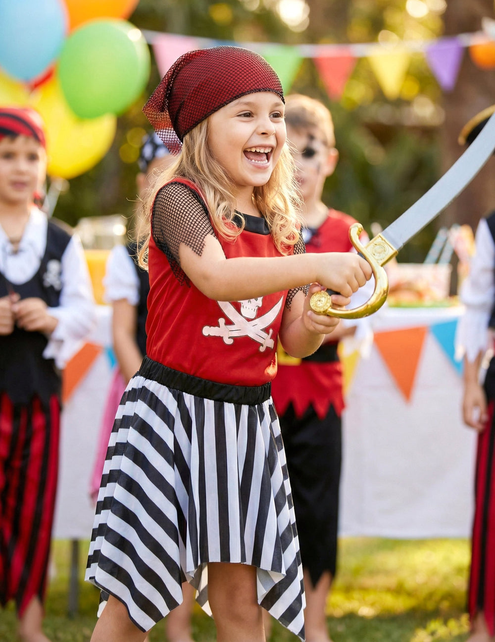 Déguisement de pirate corsaire pour fille rouge avec bandana et jupe rayée noir et blanc