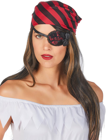 Detaliu al bandanei și al masca-ochiului costumului de pirat cu dantelă