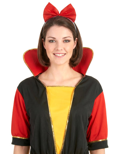 Femeie cu costum de zână prințesă