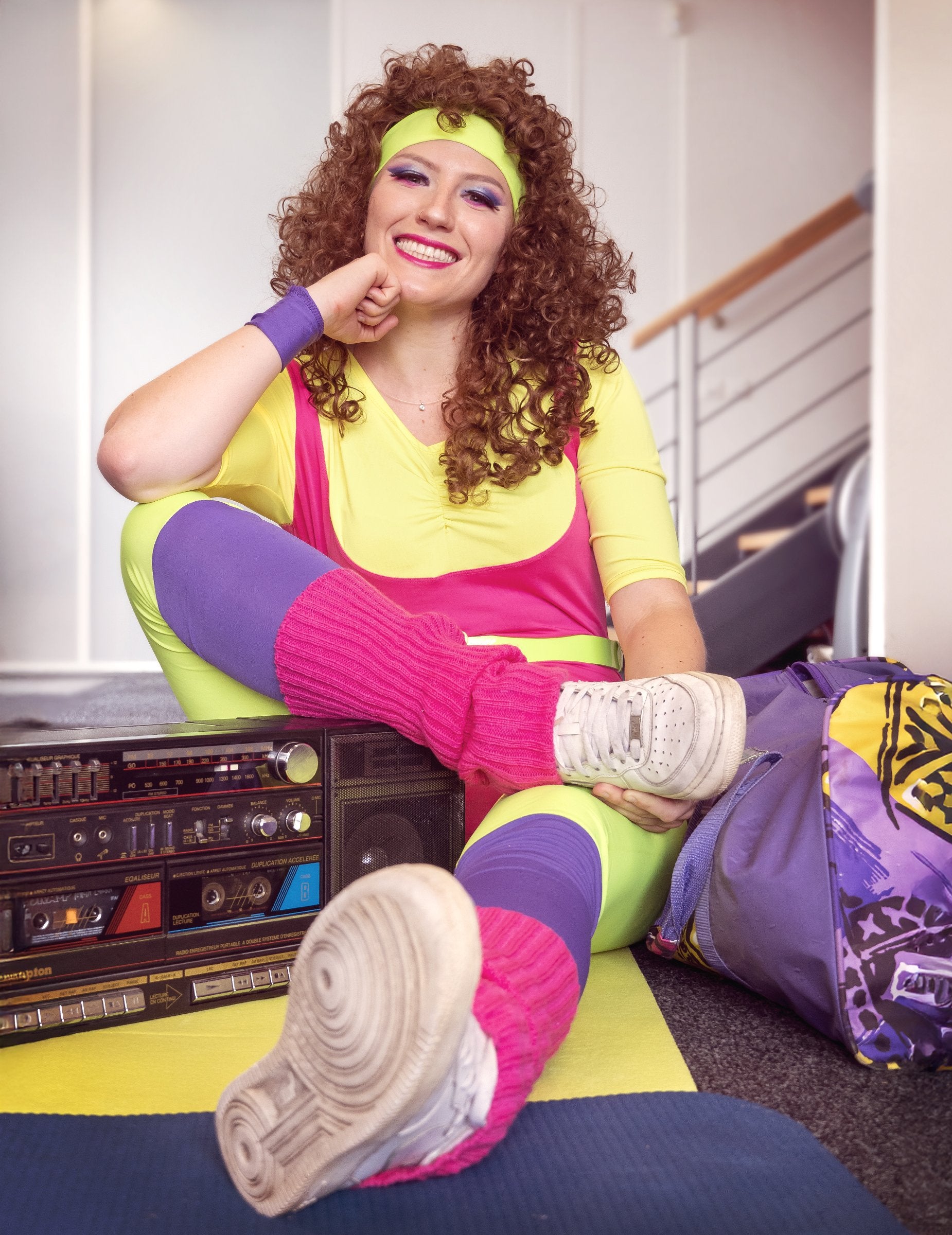 Détail des accessoires du déguisement de prof aérobique années 80 pour femme