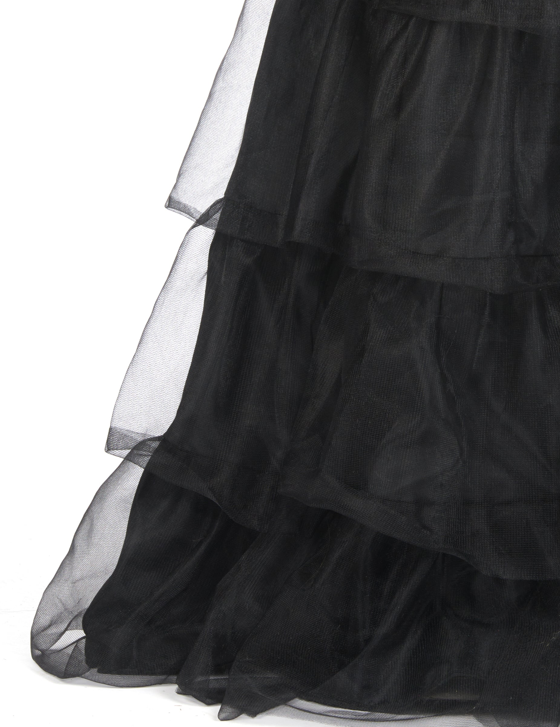 Détail des volants en tulle du déguisement robe de bal gothique