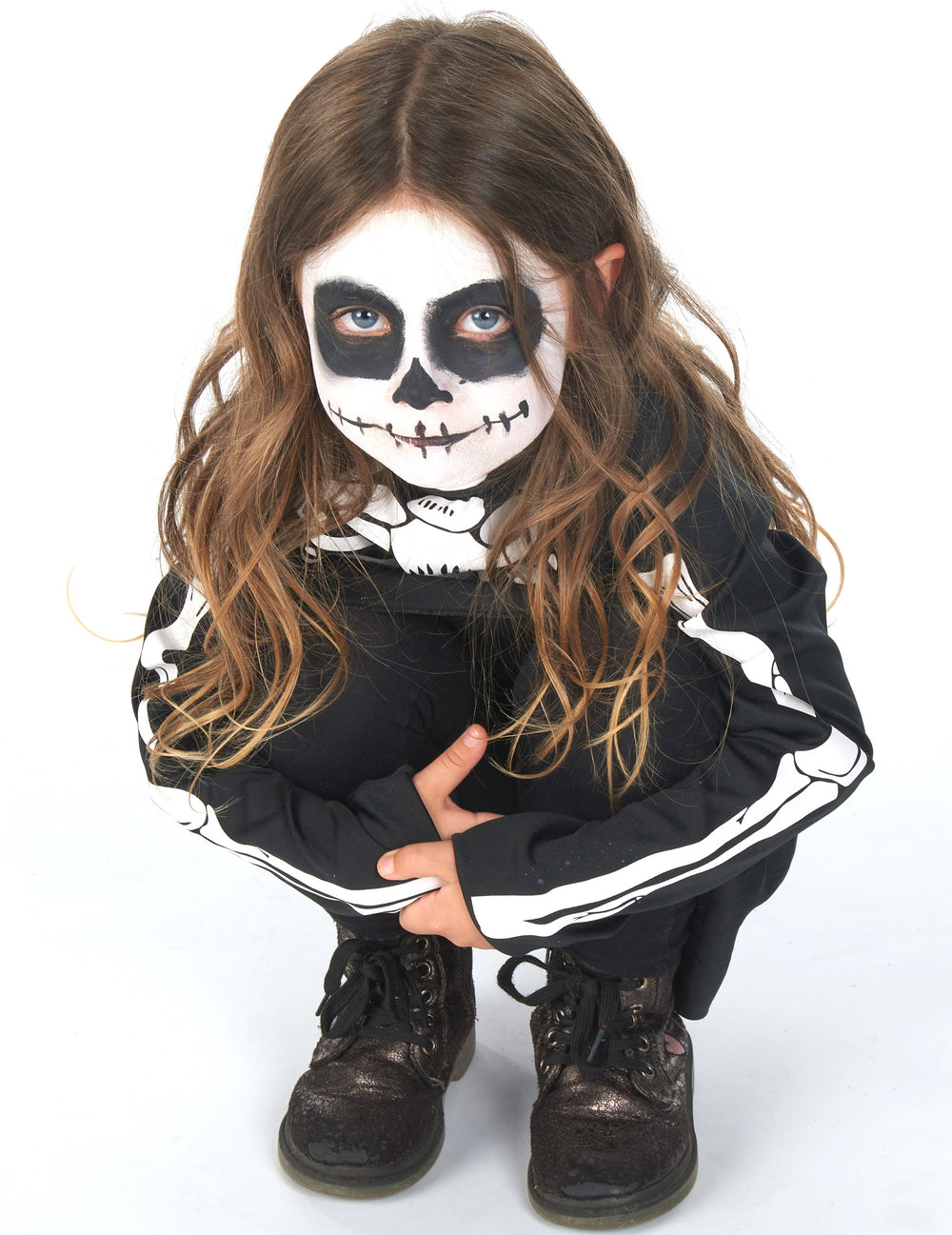 Vue de face accroupie du déguisement squelette Halloween pour fille
