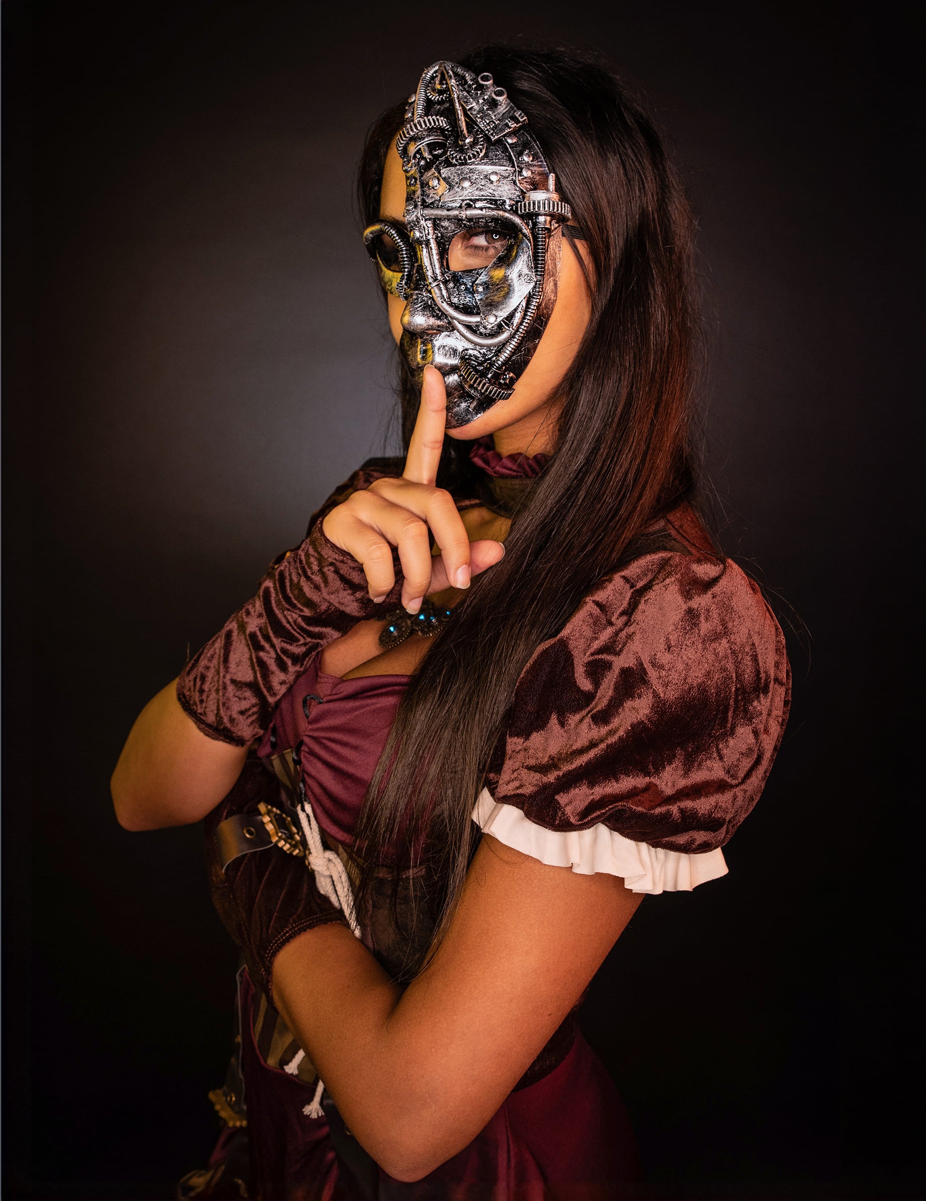 Détail du masque mécanique du déguisement steampunk pour femme