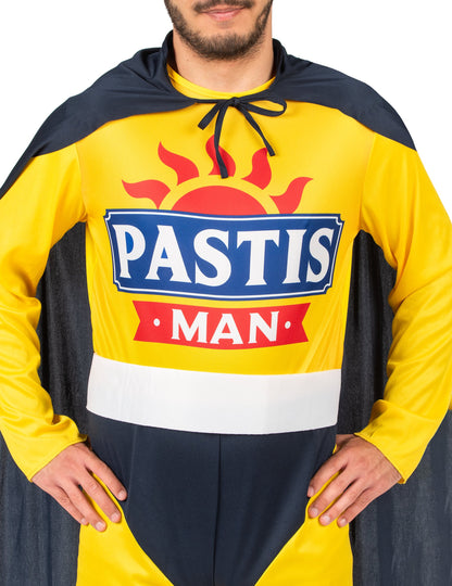 Detaliu al logo-ului de pe bustul costumului Super Pastis Man