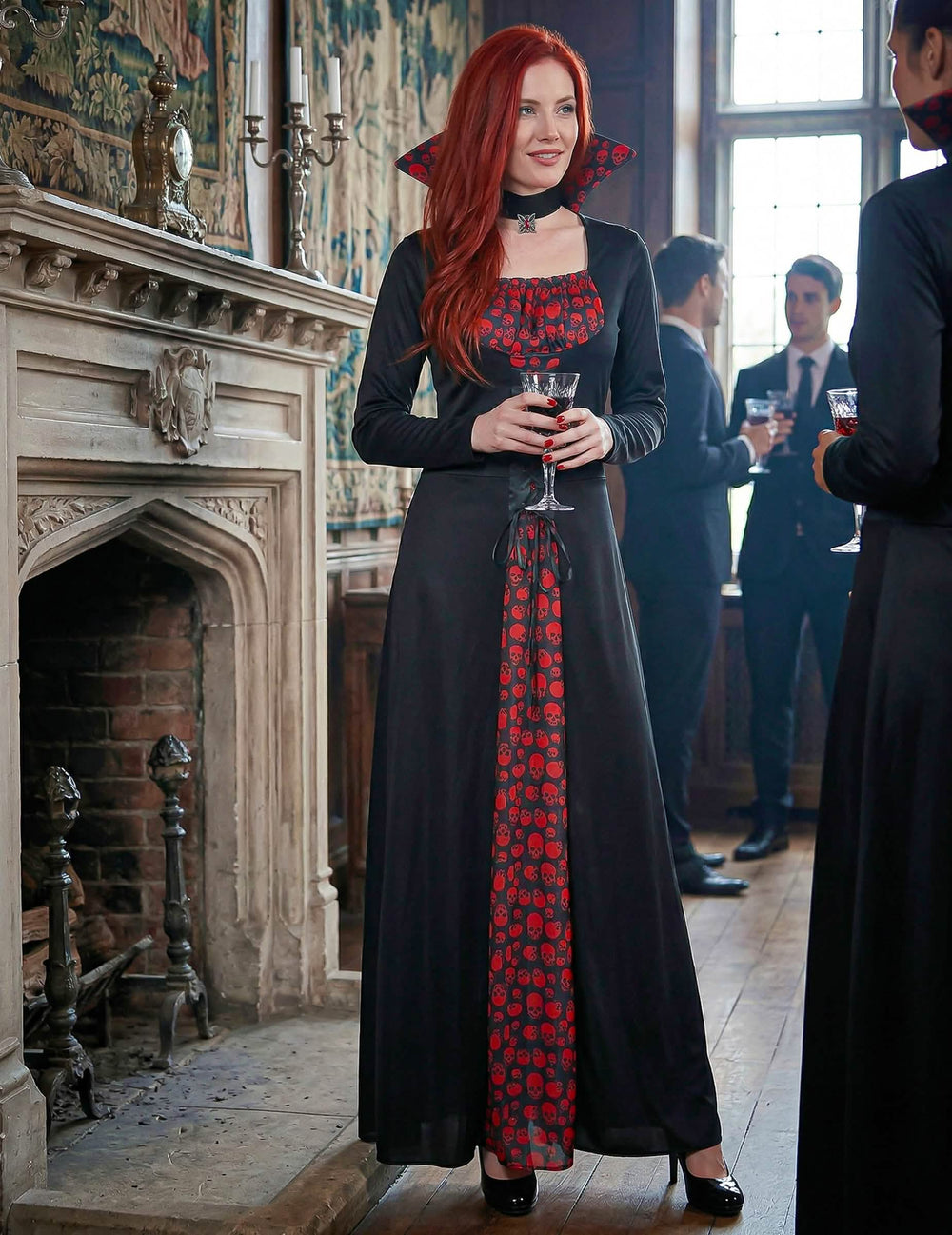 Montare de scenă la o petrecere de costum elegant de vampir pentru femeie