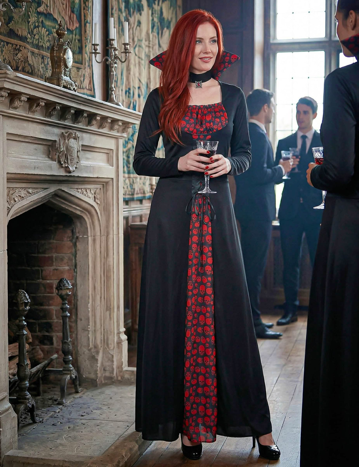 Montare de scenă la o petrecere de costum elegant de vampir pentru femeie