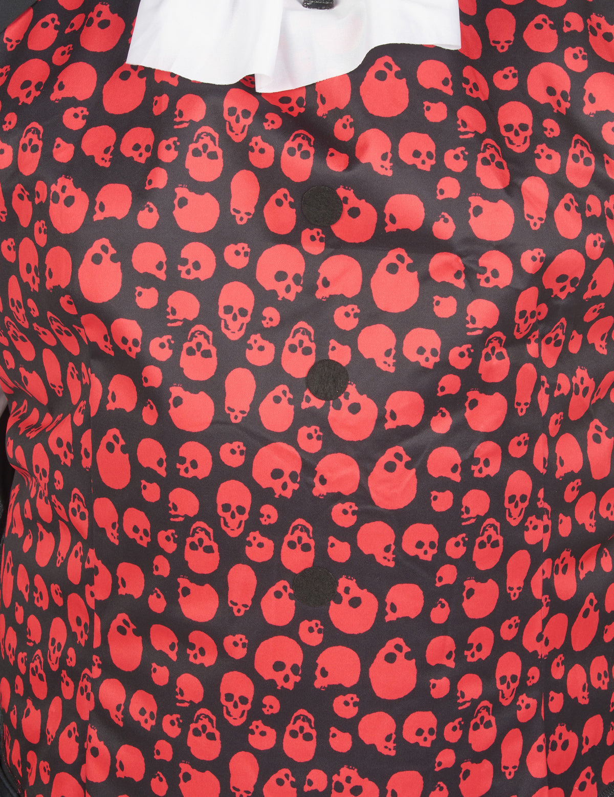 Détail du motif têtes de mort du gilet du déguisement de vampire pour homme grande taille