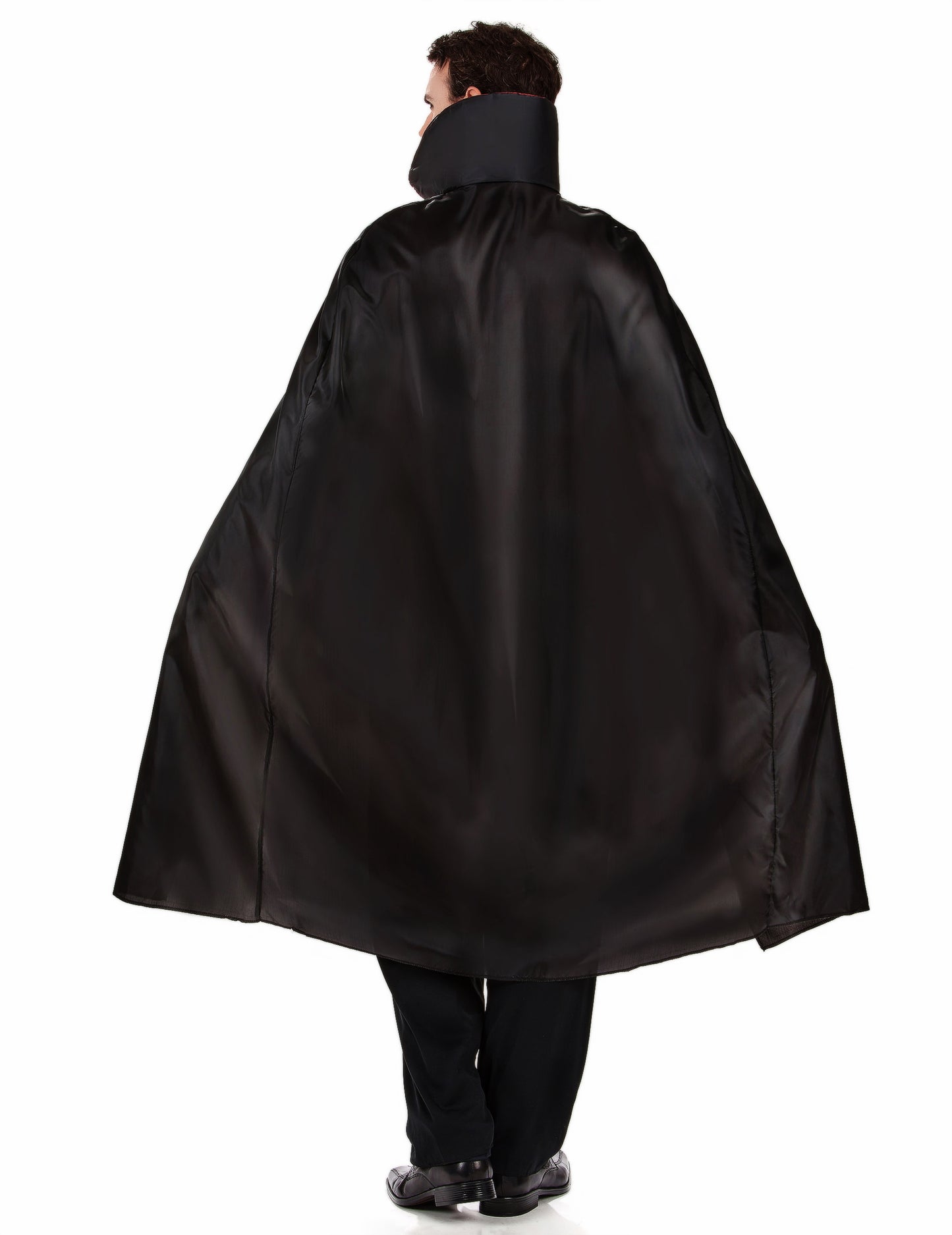 Vue de dos de la cape du déguisement de vampire pour homme