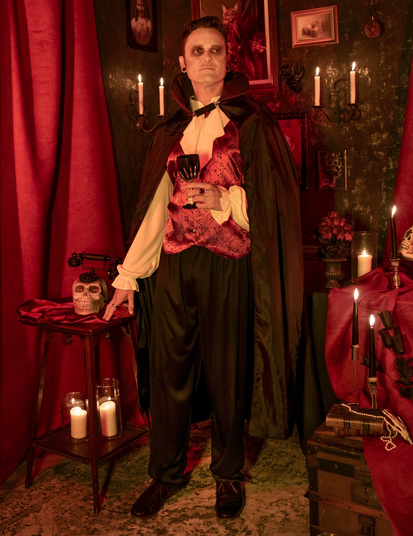 Deghizarea vampirilor roșii pentru bărbați de Halloween