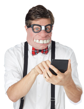 Demi-masque geek pour adulte beige à grosses dents et lunettes noires