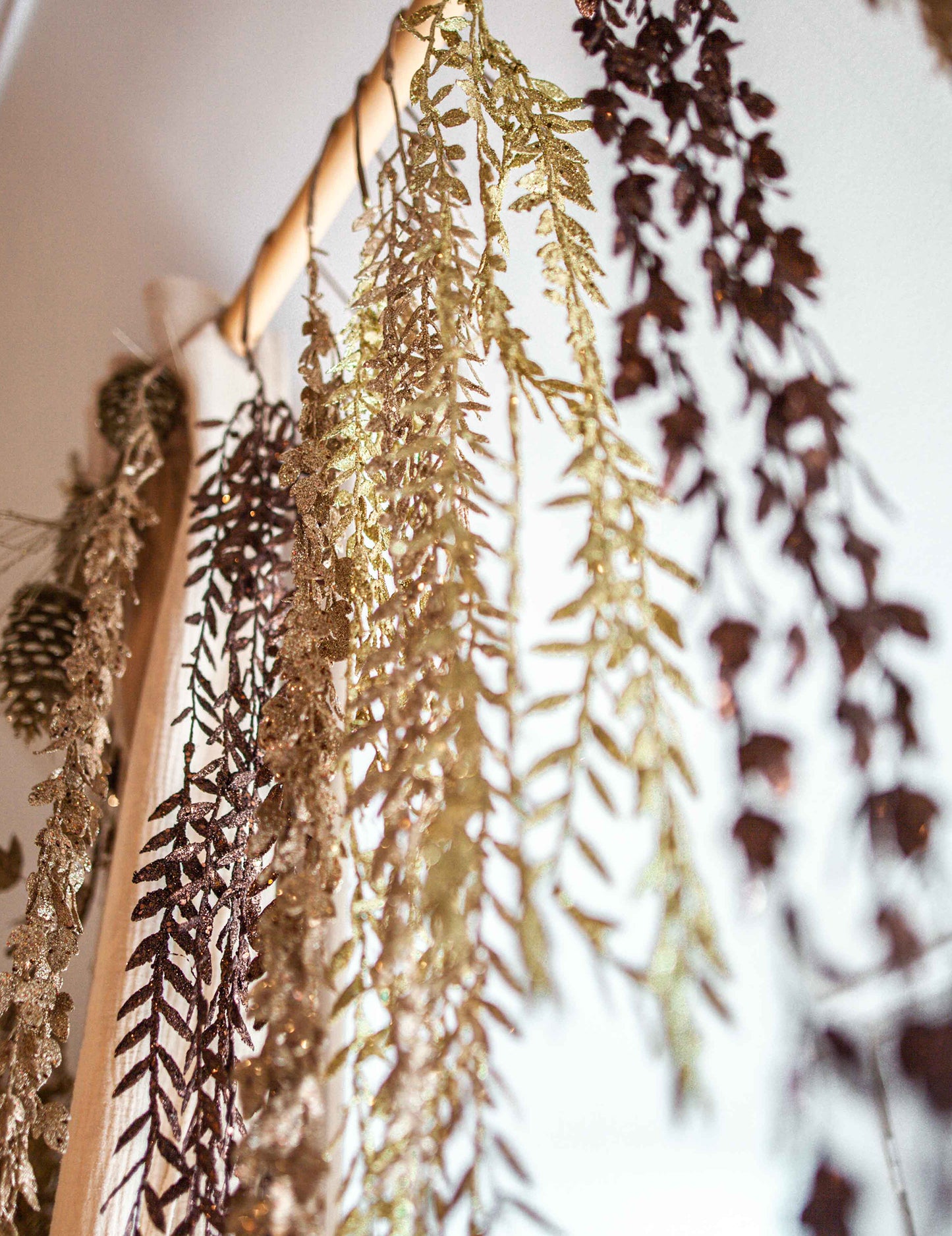 Ghirlandă cu frunze sclipici cupru 90 cm 