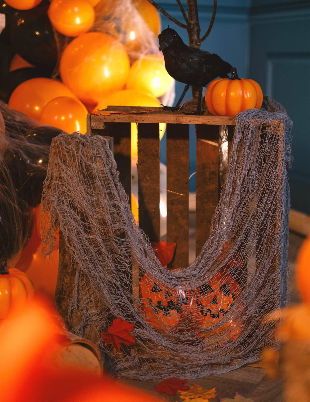 Punere în scenă tematică a cearșafului de halloween pentru decorațiuni