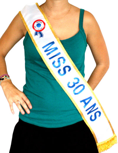 Echarpe Miss 30 ans pour femme blanche avec liseré doré et inscription bleue