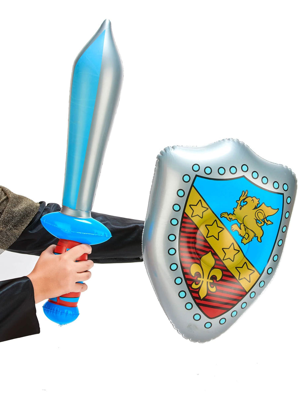 Prim-plan al sabiei și al scutului gonflabile de cavaler