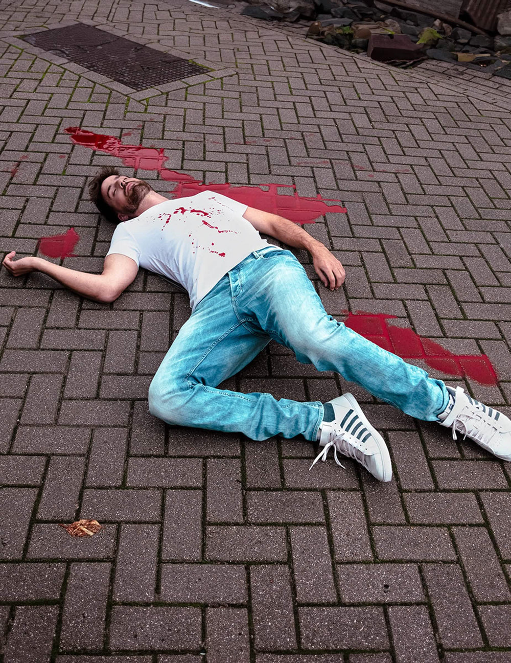 Punere în scenă pe haine de sânge fals pentru textile halloween