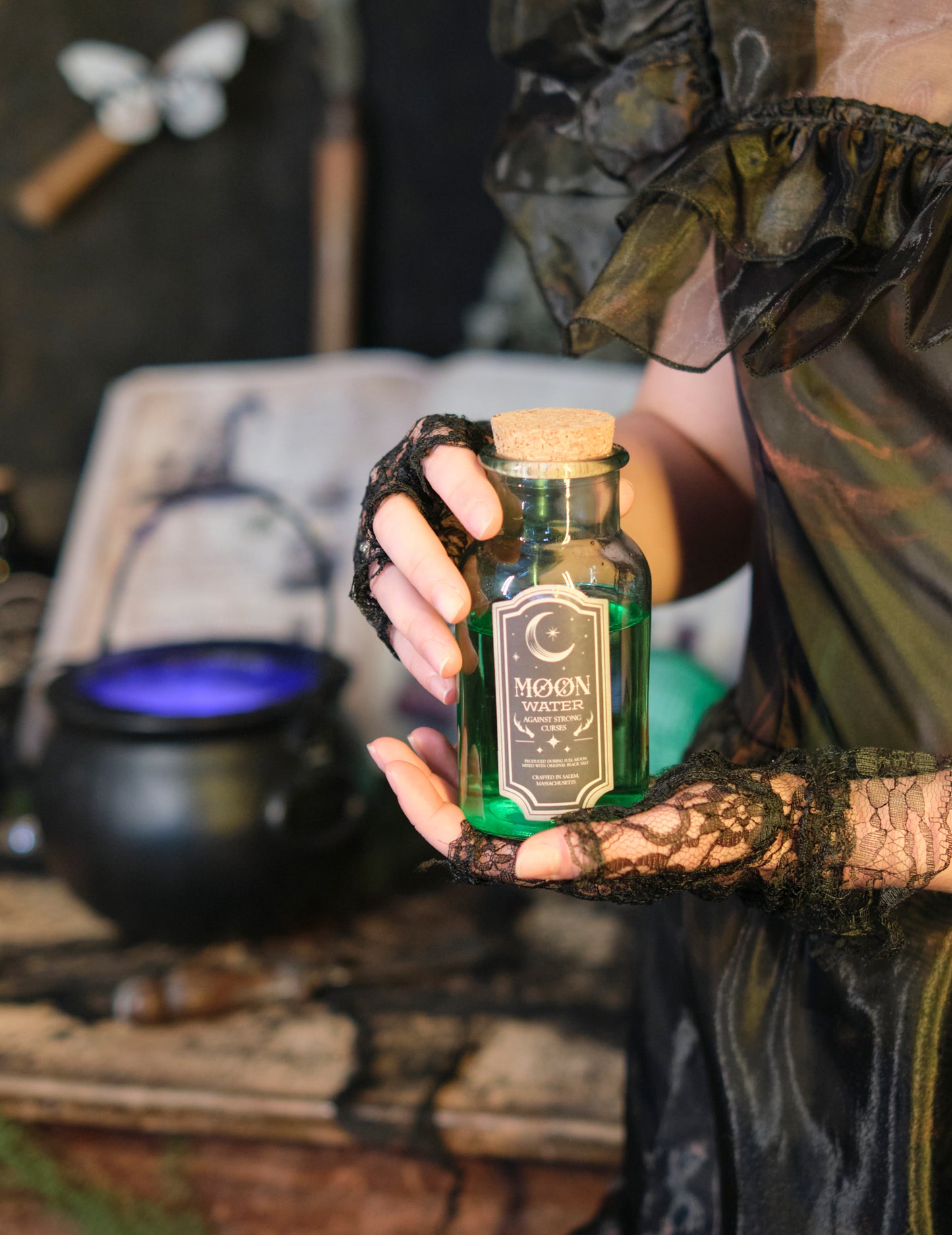 Vial de sticlă verde cu apă de lună 13.5 cm