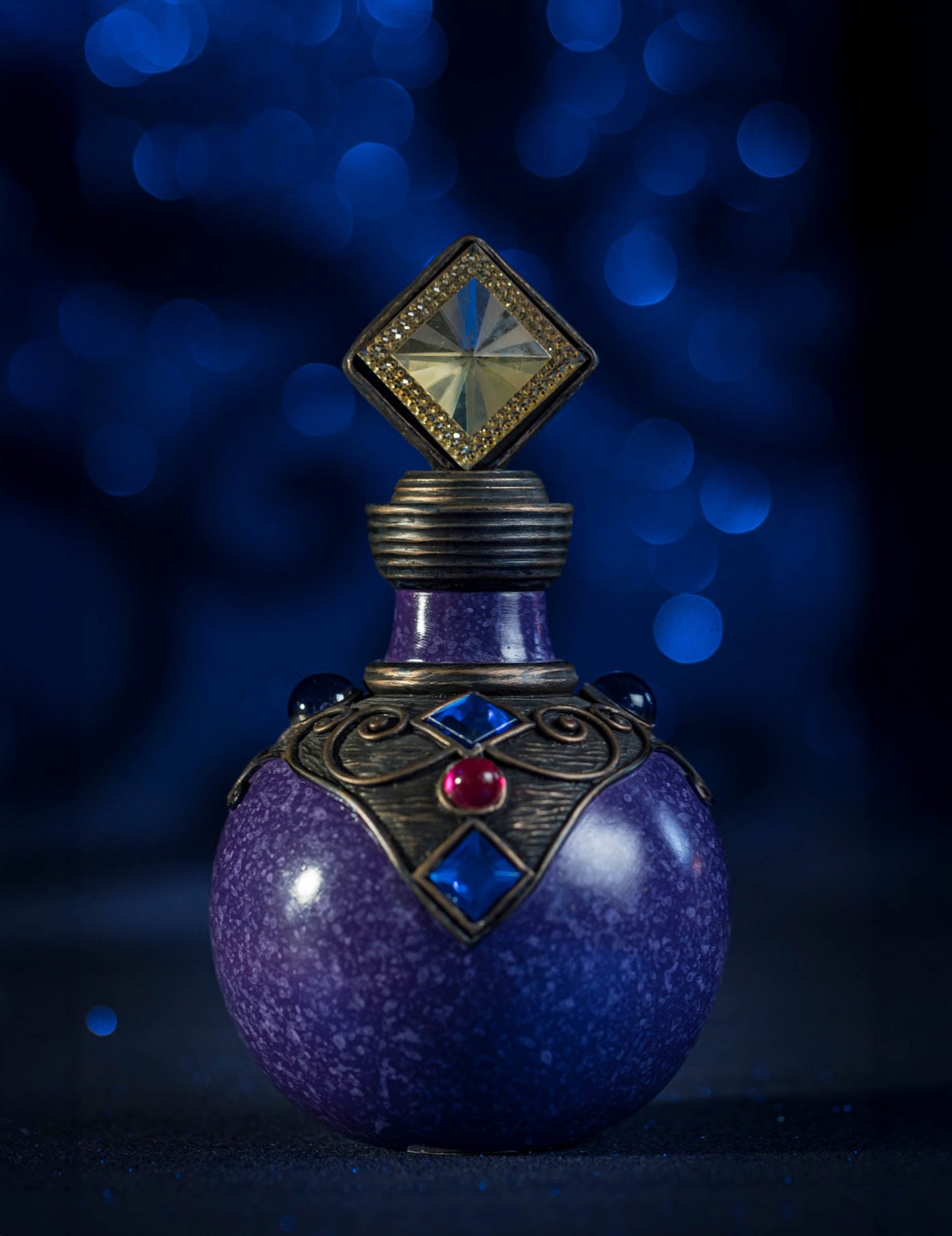 Flacon de potion violet  en résine 16,5cm