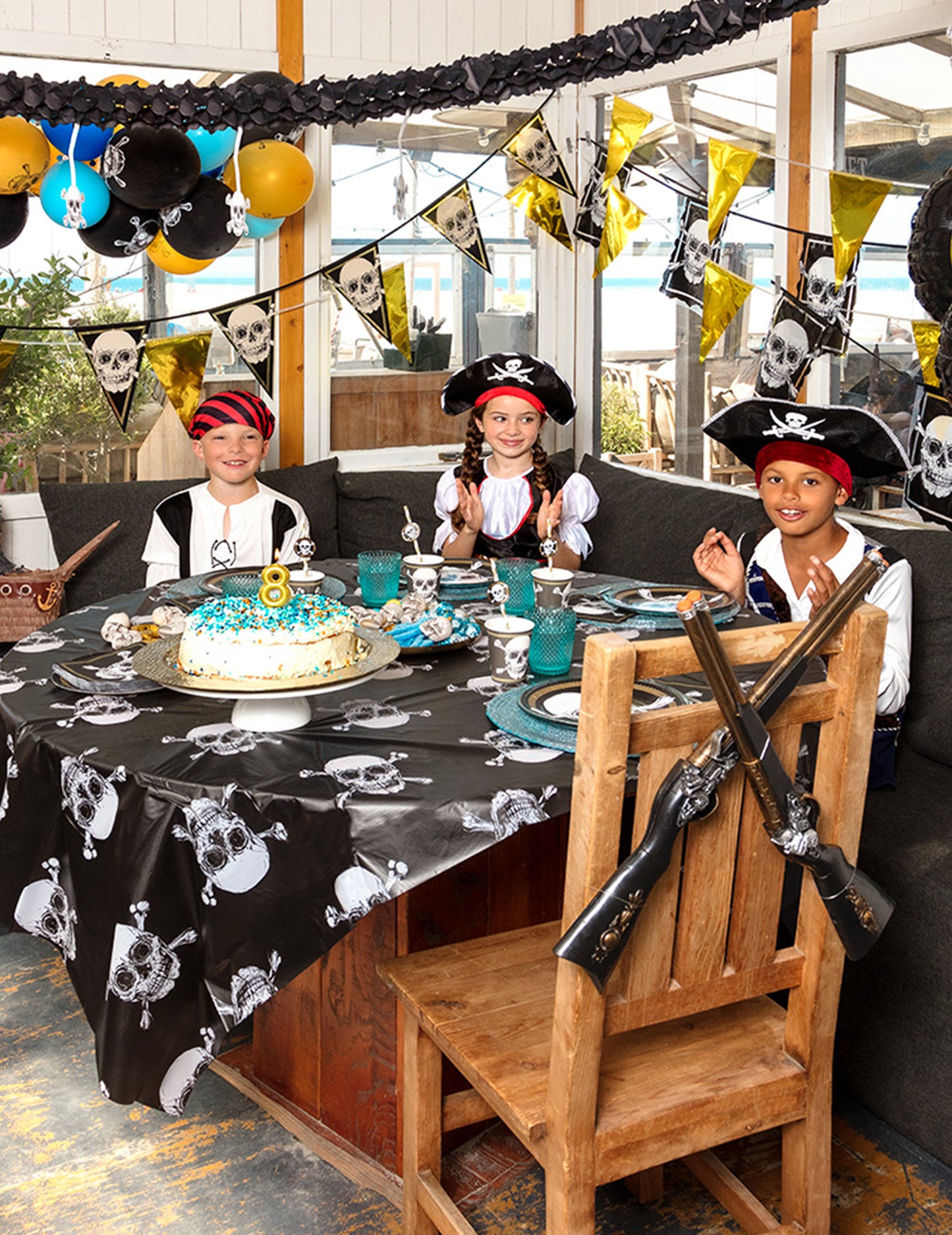 Garland 10 steaguri din plastic Pirate Jolly Roger 30 x 20 cm
