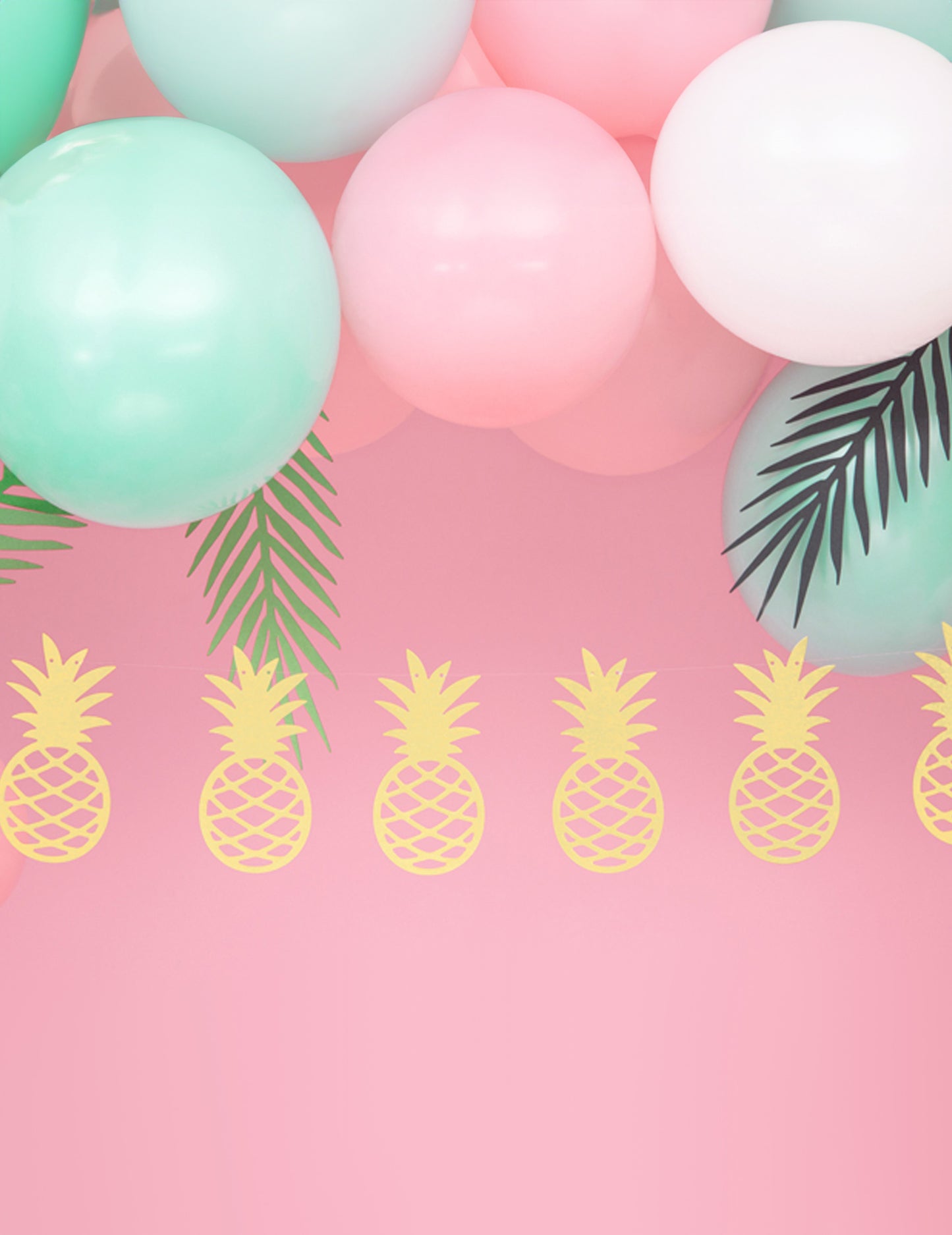 Mise en situation de la guirlande ananas pour kit déco doré métallique