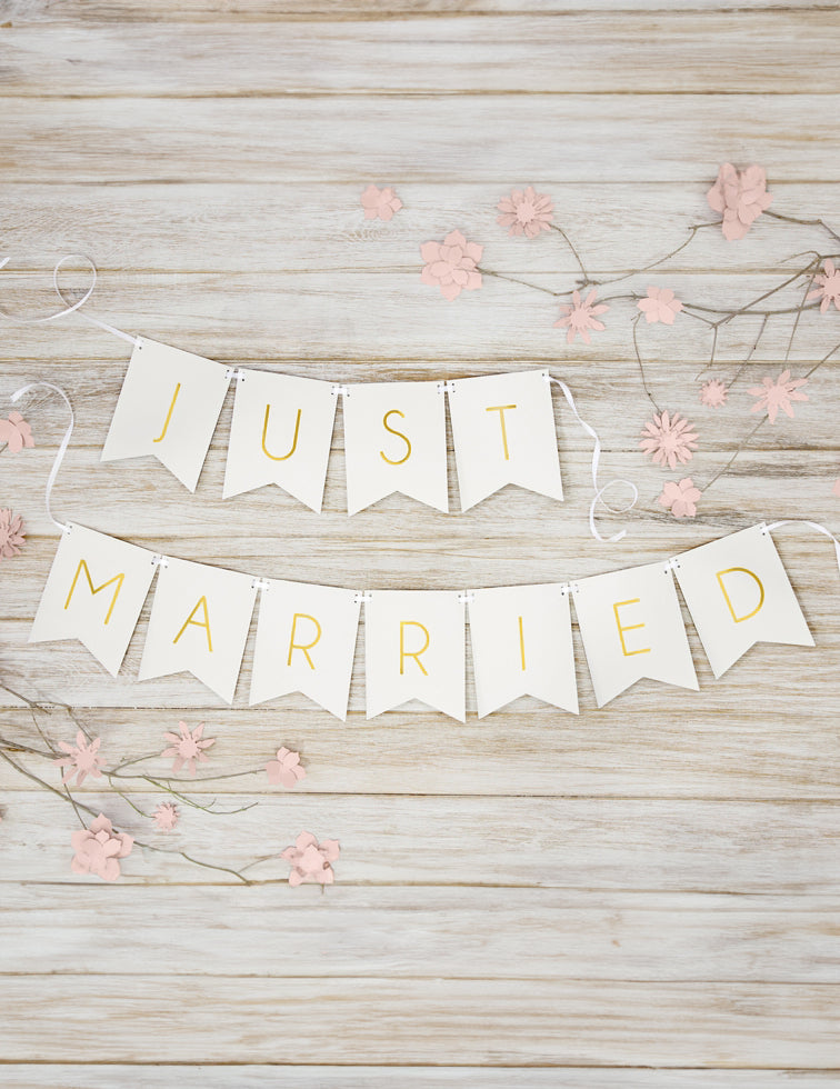 Ghirlandă de flori albe și aurii, proaspăt căsătoriți, 155 cm carton