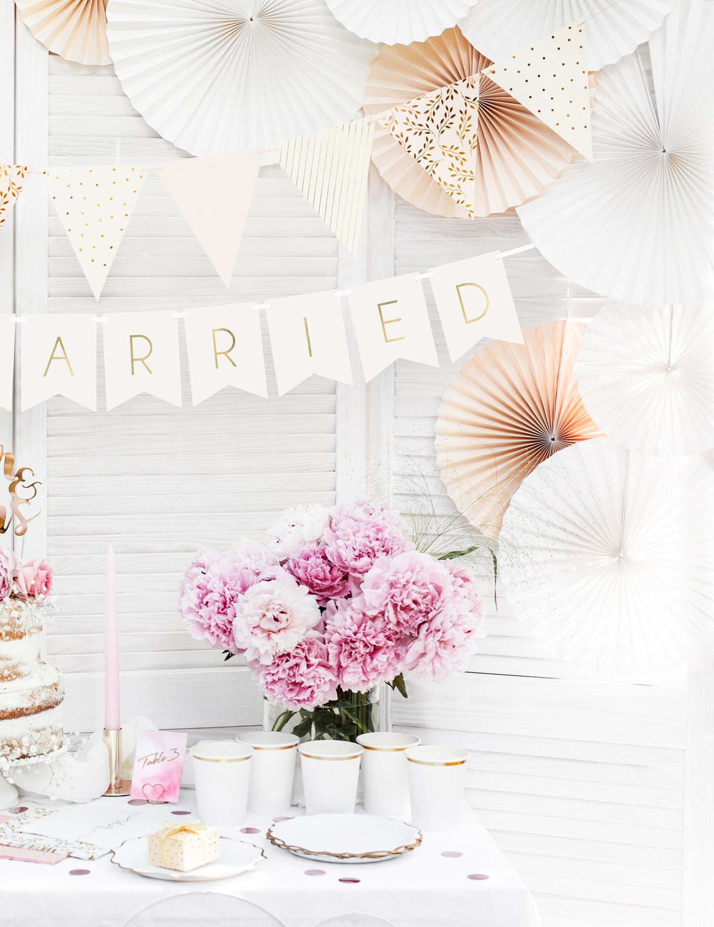 Ghirlandă de flori albe și aurii, proaspăt căsătoriți, 155 cm carton