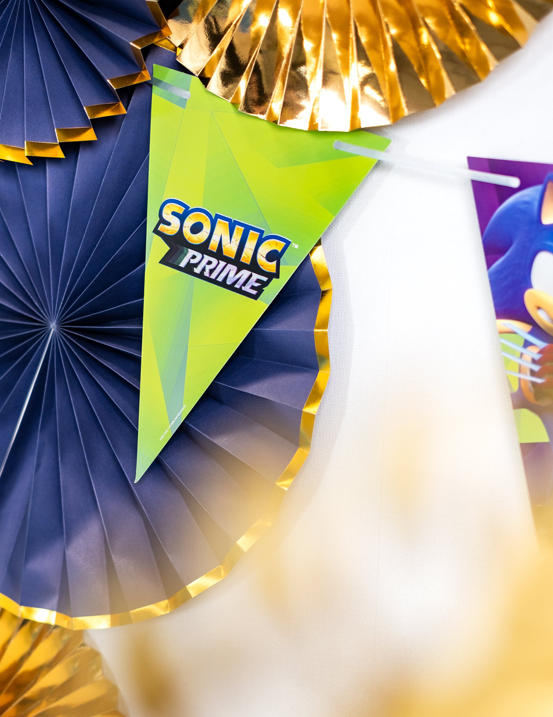 Détail du logo sur un fanion de la guirlande à fanions Sonic Prime