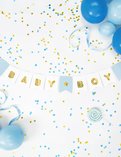 Vue de dessus avec ballons et confettis de la guirlande à fanions Baby Boy