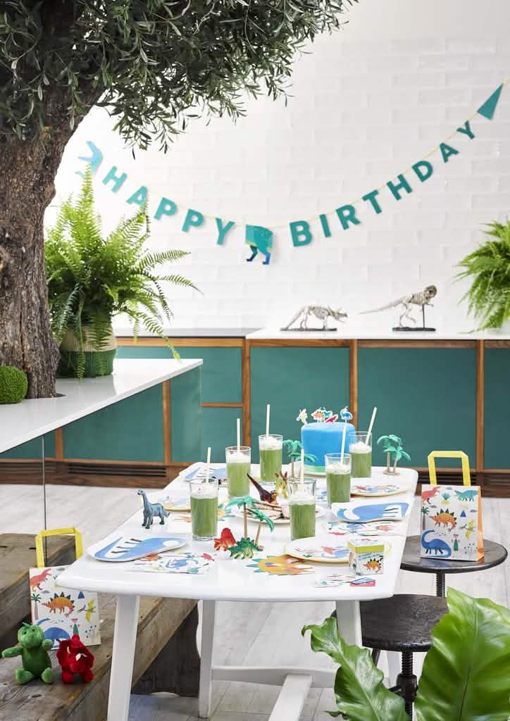 Imaginea de prezentare a ghirlandei din carton happy birthday dinozaur