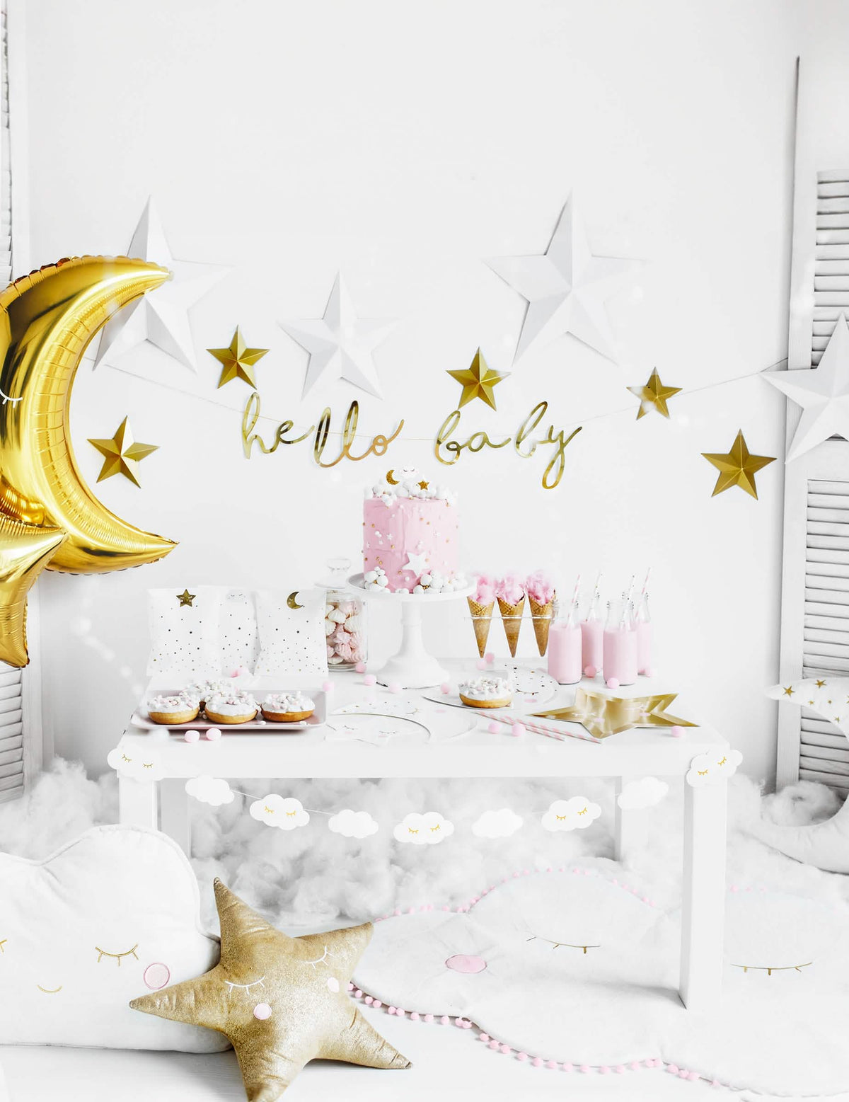 Privire de ansamblu asupra decorului de petrecere cu ghirlanda din carton hello baby pentru baby shower
