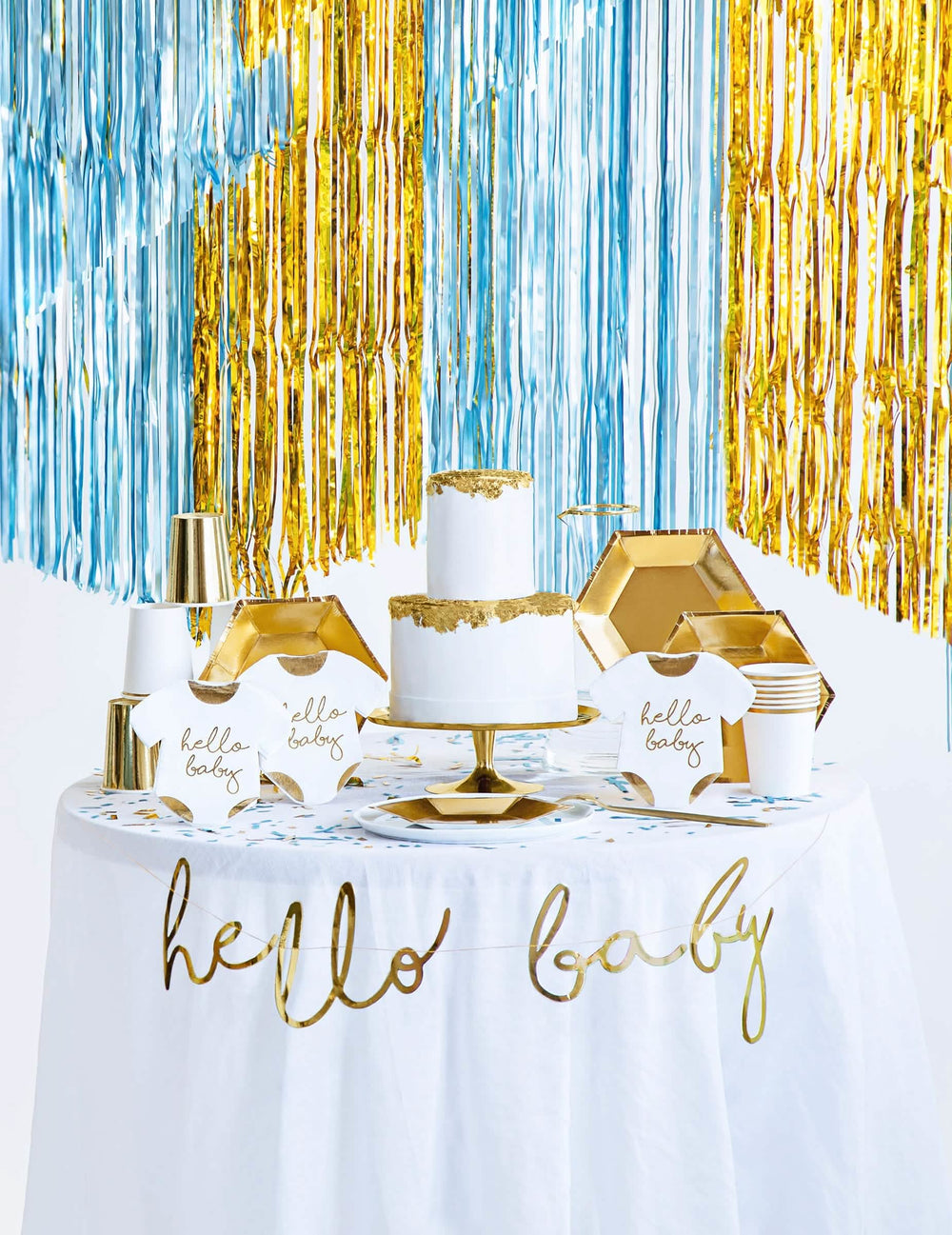 Prezentare generală a mesei de petrecere cu ghirlandă din carton hello baby pentru baby shower, aurie metalizată