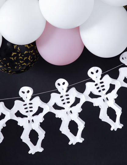 Ghirlandă de hârtie albă cu schelete de 3 m pentru Halloween