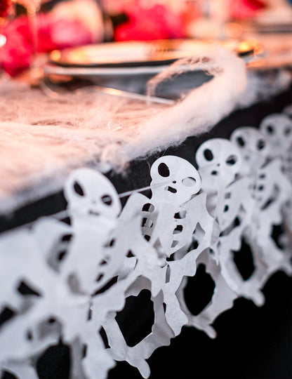 Ghirlandă de hârtie albă cu schelete de 3 m pentru Halloween