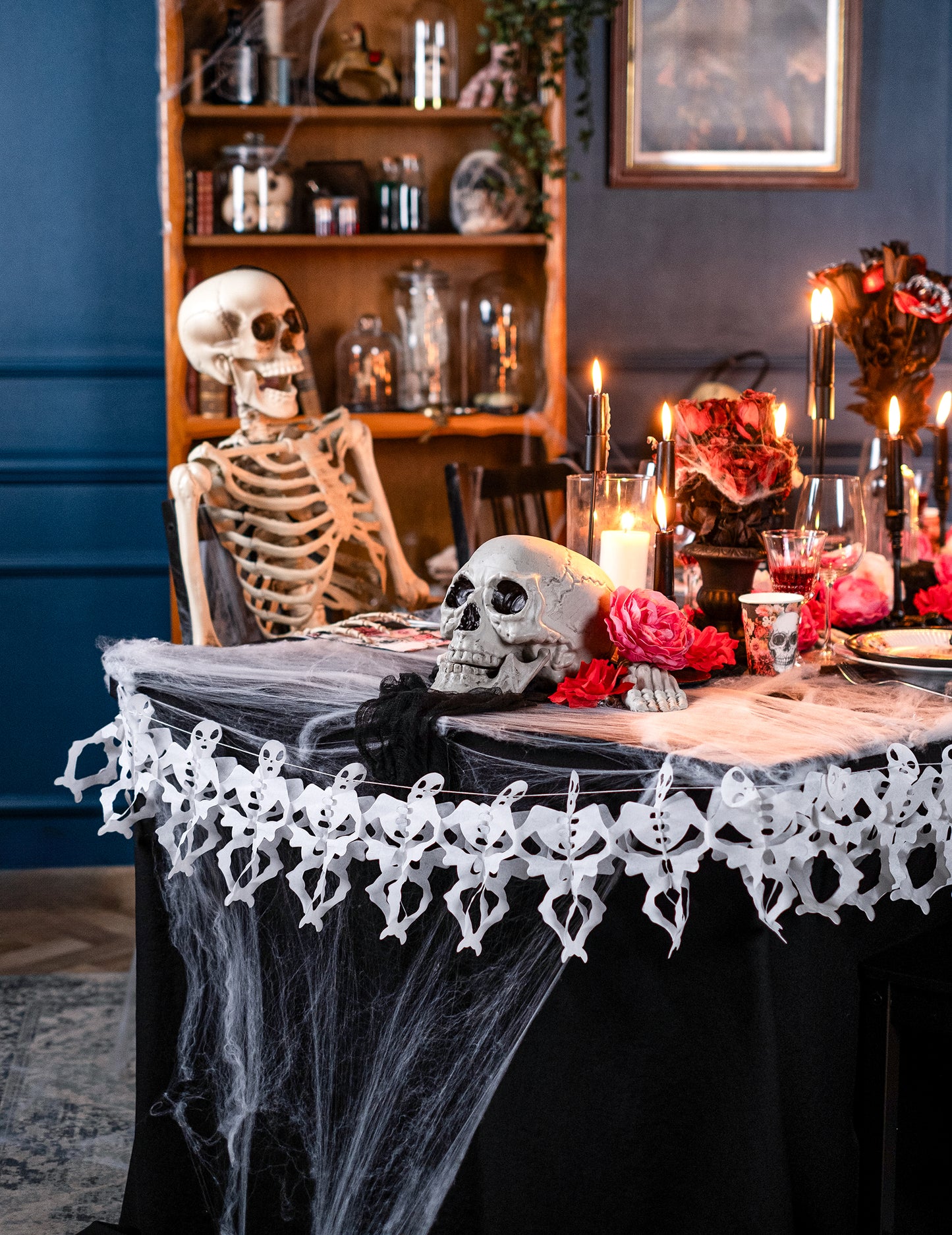 Ghirlandă de hârtie albă cu schelete de 3 m pentru Halloween