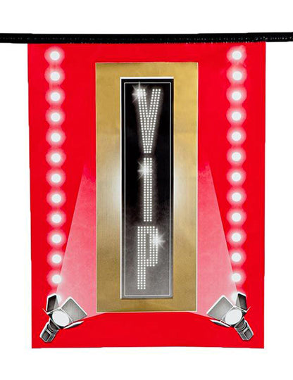 Gros plan sur un fanion de la guirlande fanions papier VIP pour décoration cinéma