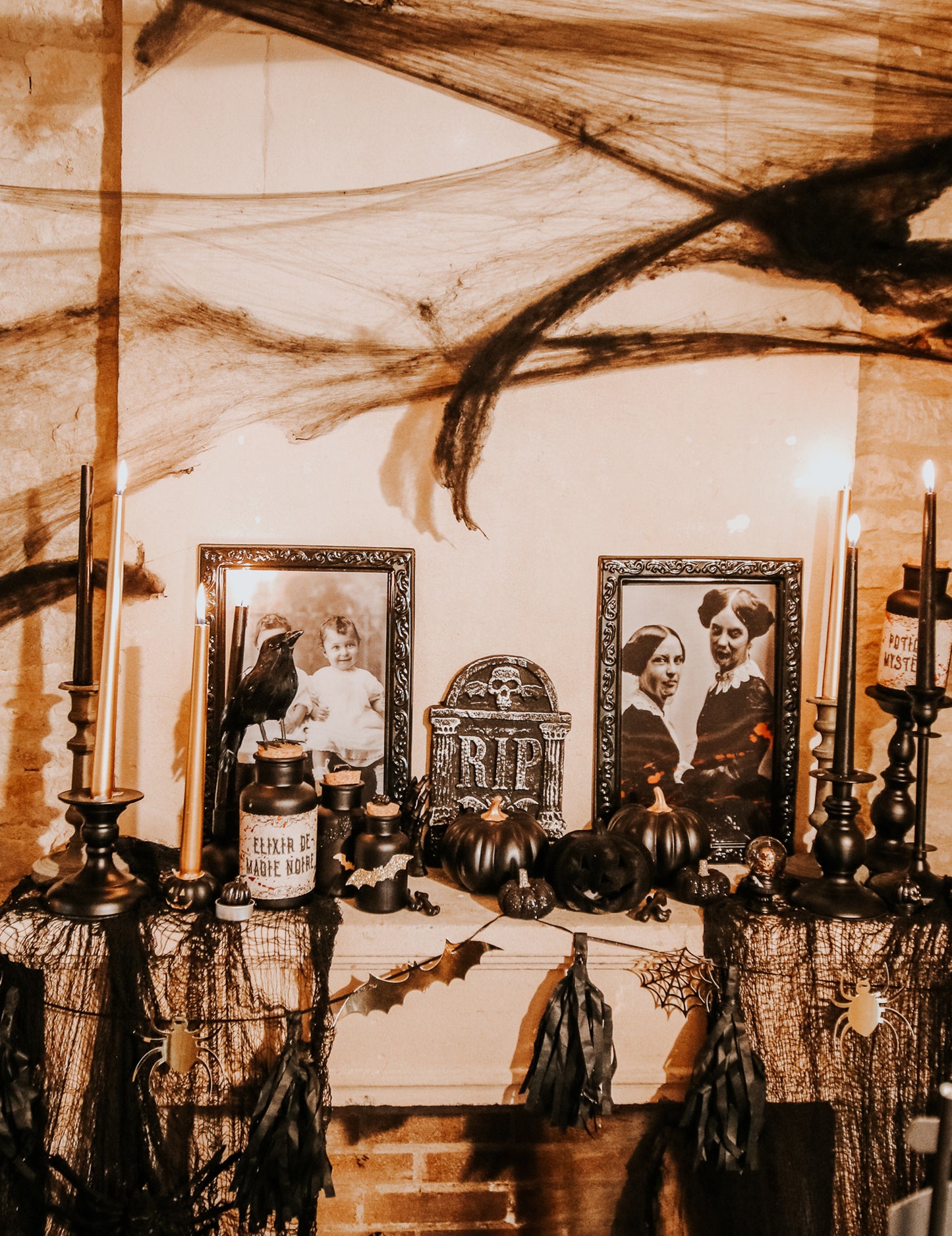 Ghirlandă de Halloween Neagră și Aur cu ciucuri de 2 M