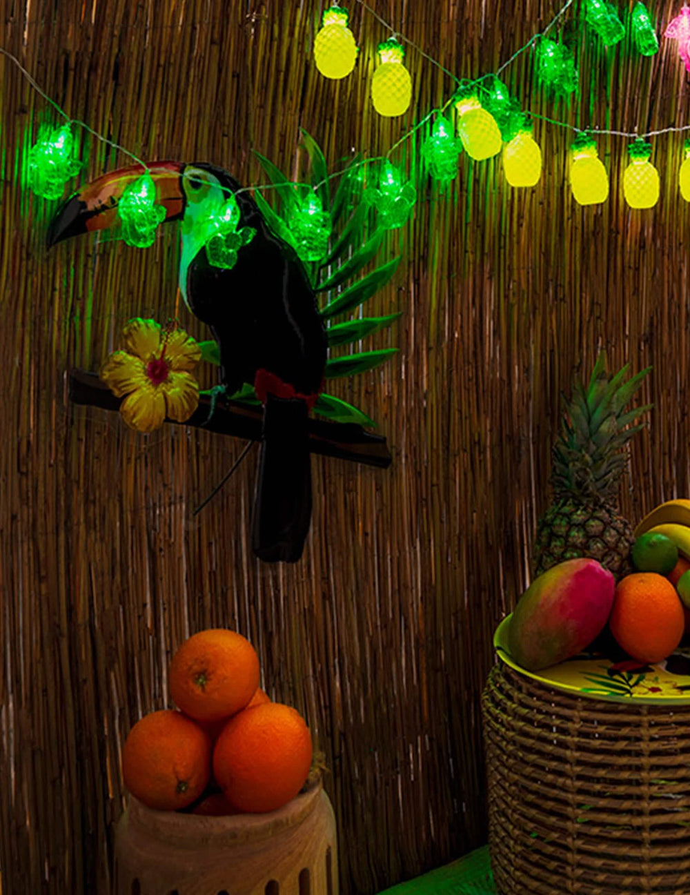 Punere în scenă într-un decor exotic a ghirlandei luminoase cactus