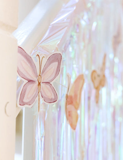 Détail des papillons de la guirlande papillon ambiance féerique rose pastel en papier